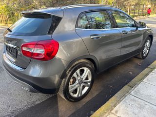 Mercedes-Benz GLA 180 2015 URBAN-thumb-3