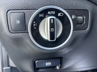 Mercedes-Benz GLA 180 2015 URBAN-thumb-25