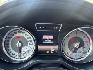 Mercedes-Benz GLA 180 2015 URBAN-thumb-23