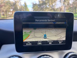 Mercedes-Benz GLA 180 2015 URBAN-thumb-20