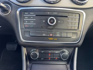 Mercedes-Benz GLA 180 2015 URBAN-thumb-24