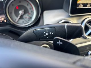 Mercedes-Benz GLA 180 2015 URBAN-thumb-18