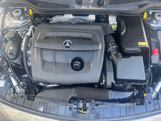 Mercedes-Benz GLA 180 2015 URBAN-thumb-30