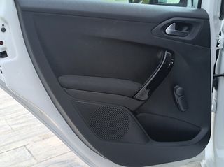 Peugeot 208 2020 1.5 DIESEL-thumb-48