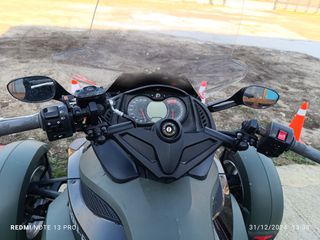 CAN-AM Spyder RT 2012-thumb-4