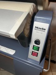 Επαγγελματικός κύλινδρος σιδερώματος Miele με ρυθμιστεί ταχύτητας  HM21-100