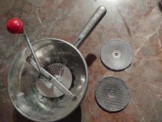 Μύλος press puree, made in Belgium.