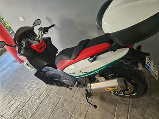 Gilera GP 800 2011 Italia edition-thumb-1