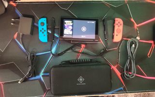 Πωλείται Nintendo Switch 1 Red Blue με θήκη μεταφοράς