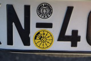 Nissan Datsun 1975-thumb-13