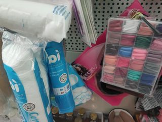 ΠΩΛΟΥΝΤΑΙ ΕΜΠΟΡΕΥΜΑΤΑ ΓΙΑ ΜΑΝΙΚΟΥΡ ΑΠΟ  ΚΛΕΙΣΙΜΟ ΚΑΤΑΣΤΗΜΑΤΟΣ