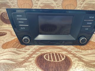 Πωλείται γνήσια οθόνη από scoda fabia mk3 2016