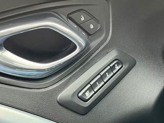 Chevrolet Camaro 2017 ZL1-thumb-23