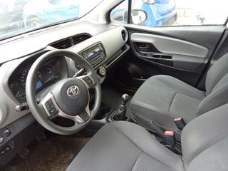 Toyota Yaris 2020 1.5 LIVE-thumb-8