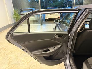 Hyundai i 20 2018 1.1 CRDI STYLE-thumb-45