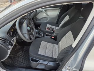 Skoda Octavia 2012 1.600 DIESEL-thumb-4