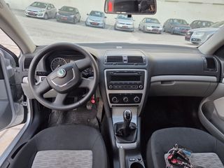Skoda Octavia 2012 1.600 DIESEL-thumb-6