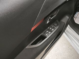 Peugeot 208 2022 DIESEL-thumb-5