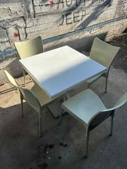 ΤΡΑΠΕΖΙ ΞΥΛΙΝΟ ΜΕ 4 ΚΑΡΕΚΛΕΣ