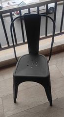 Πωλούνται διάφορες καρέκλες