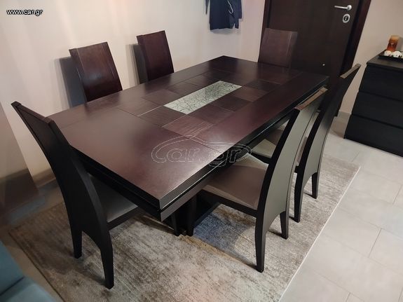 Πωλούνται έπιπλα σαλονιού σε άριστη κατάσταση.