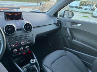 Audi A1 2012-thumb-16