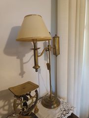 επιτραπέζιο φωτιστικό μπρούντζινο.