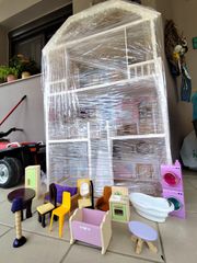 Ξύλινο  τέλειο και μεγάλο Κουκλόσπιτο  1 μέτρο x 1,40 μέτρο