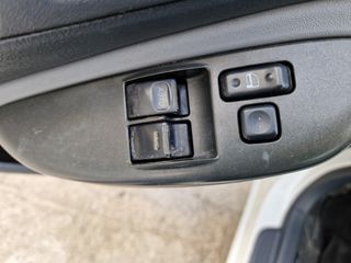 Toyota Yaris 1999 VVT-i-thumb-9