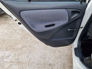 Toyota Yaris 1999 VVT-i-thumb-11