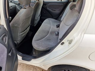 Toyota Yaris 1999 VVT-i-thumb-12