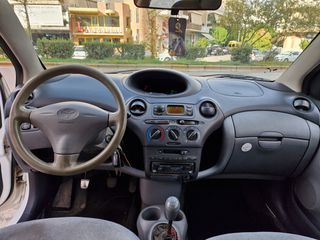 Toyota Yaris 1999 VVT-i-thumb-13
