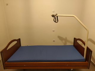 Νοσοκομειακο ηλεκτρικό κρεβάτι ελαφρώς μεταχειρισμένο πολύσπαστο με στρώμα.