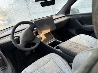 TESLA MODEL Y DUALMOTOR-thumb-3