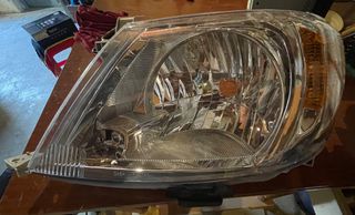 Φανάρι αριστερό Toyota hilux 2008
