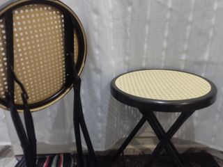 2 σκαμπό με ψάθα