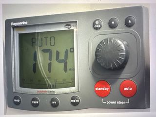 RAYMARINE ST8002 Auto pilot