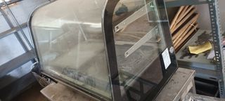 ΨΥΓΕΙΟ ΒΙΤΡΙΝΑΚΙ ΕΠΙΤΡΑΠΕΖΙΟ