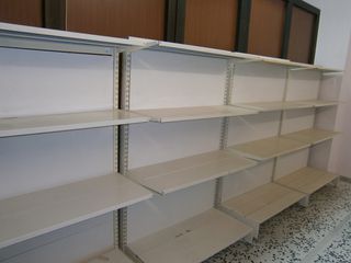 ΓΟΝΔΟΛΕΣ -ΠΑΝΕΛ ΜΕ ΚΡΕΜΑΣΤΑΡΙΑ ΚΑΙ ΡΑΦΙΑ