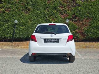 Toyota Yaris 2017-thumb-2