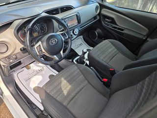 Toyota Yaris 2017-thumb-9