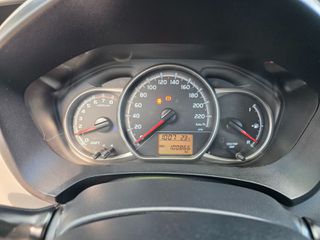 Toyota Yaris 2017-thumb-11