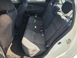 Toyota Yaris 2017-thumb-15