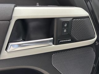 Land Rover Defender 2023 110 P300 SE Επταθέσιο Ελληνικό-thumb-10
