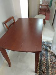 Τραπεζαρία σετ με τέσσερις καρεκλες