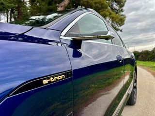 Audi e-tron 2021 55 S-line Virtual Mirrors + Night Vision + HUD + Panorama +-thumb-16