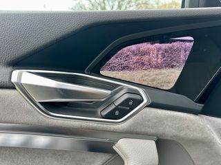 Audi e-tron 2021 55 S-line Virtual Mirrors + Night Vision + HUD + Panorama +-thumb-32