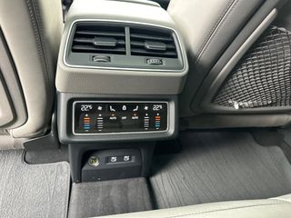 Audi e-tron 2021 55 S-line Virtual Mirrors + Night Vision + HUD + Panorama +-thumb-36