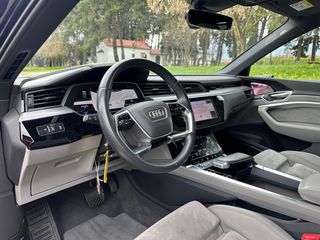 Audi e-tron 2021 55 S-line Virtual Mirrors + Night Vision + HUD + Panorama +-thumb-42