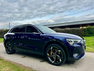 Audi e-tron 2021 55 S-line Virtual Mirrors + Night Vision + HUD + Panorama +-thumb-47